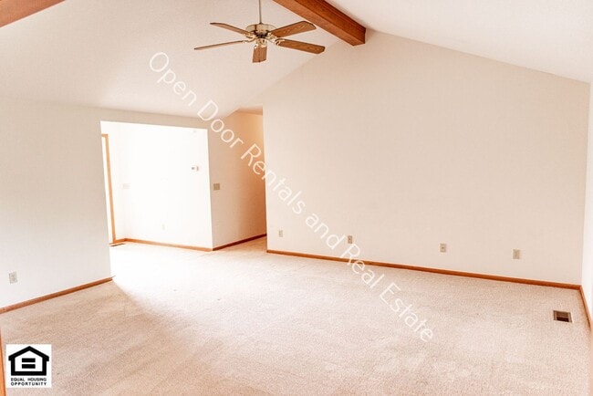 Building Photo - Great 3 bedroom home available!!