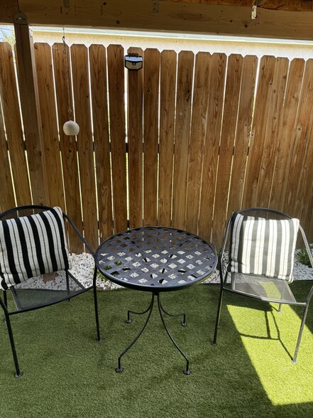 Outdoor space - 520 N Cedar St