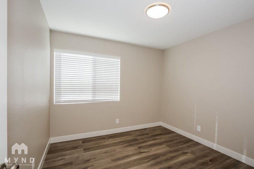 Building Photo - 2704 Exulted Valley Ave