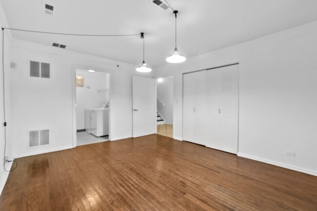 Building Photo - 1716 E 54th St