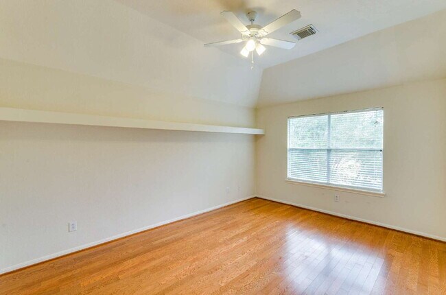 Building Photo - Spacious 5-Bedroom Home in Brazos Landing!
