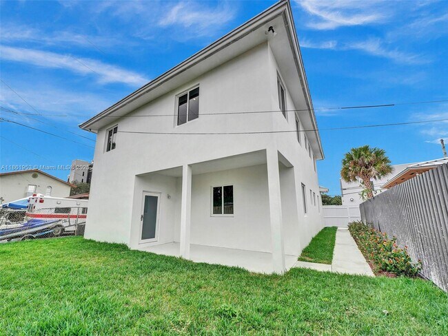 Building Photo - 2631 E 7th Ave