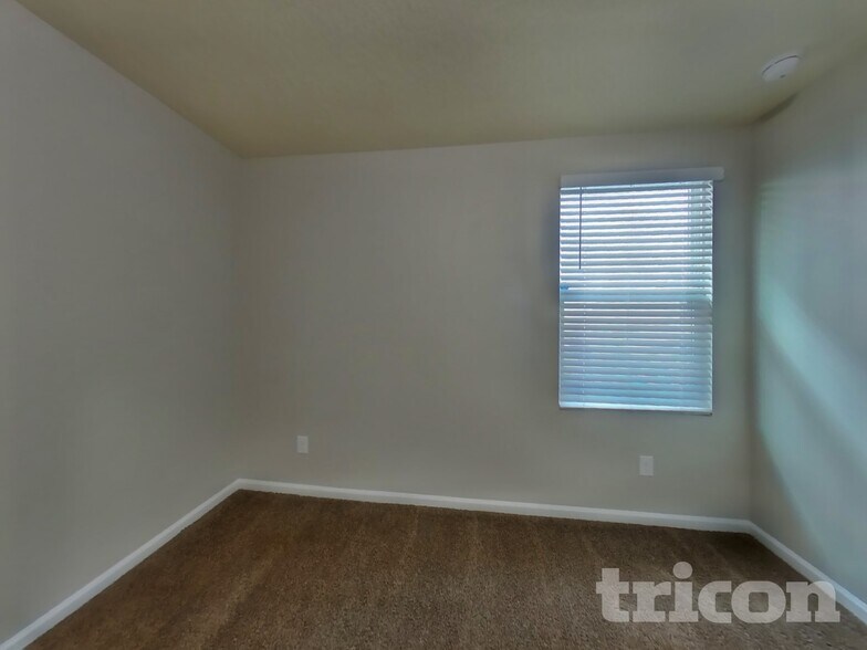 Building Photo - 9083 Kipper Dr