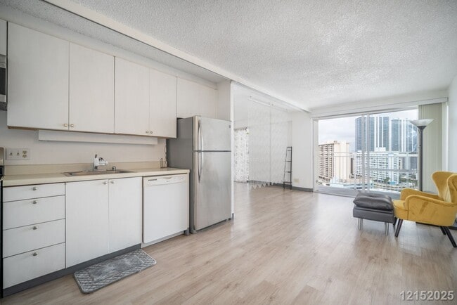 Building Photo - 1655 Makaloa St