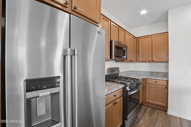 Building Photo - 17863 W Hiddenview Dr