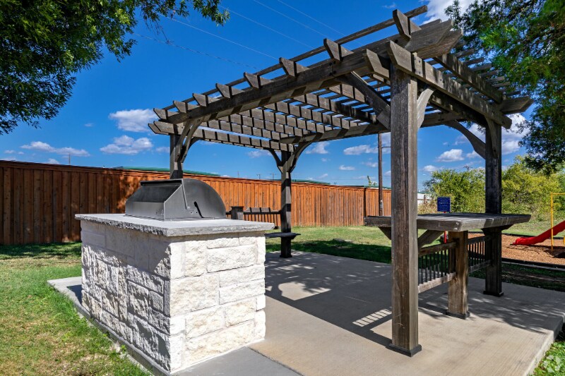 Building Photo - 2010 Estrada Pkwy