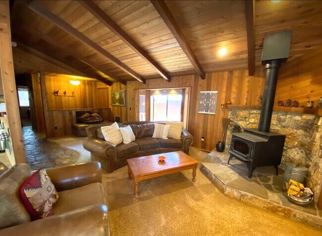 Building Photo - 12250 Snowpeak Way