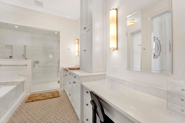 Building Photo - 103 W Chestnut St