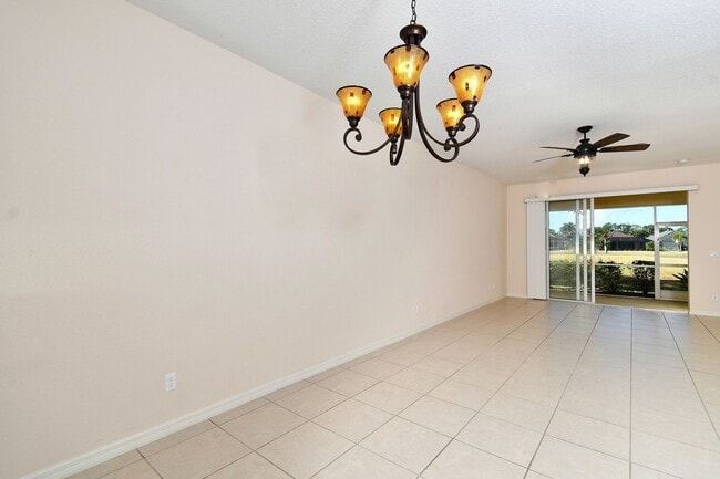 Building Photo - 2 Bedroom with Den and Garage. Over !800 Sq. Ft under air