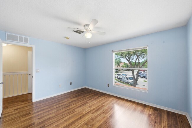 Building Photo - 1810 Seminole Palms Dr