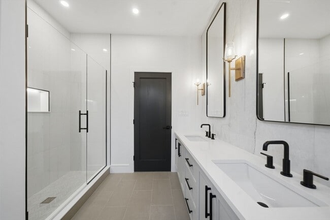 Building Photo - 238 Webster St