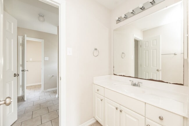 Building Photo - 15435 Stoneridge Park Ln