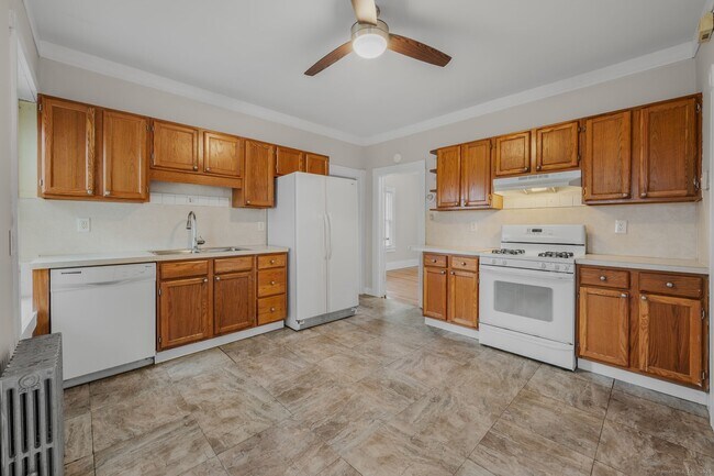 Building Photo - 245 Willetts Ave