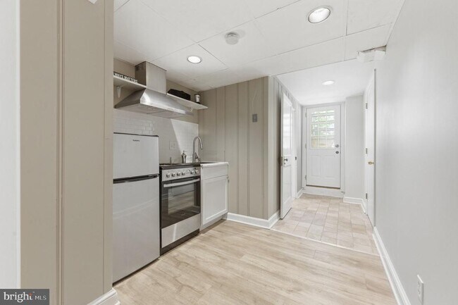 Building Photo - 6467 Blenheim Rd