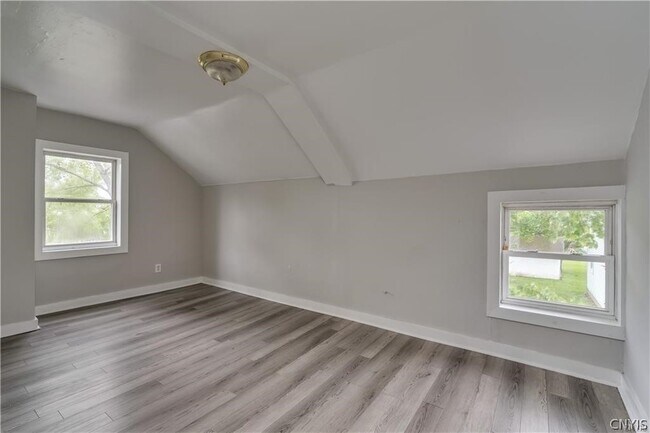 Building Photo - 124 Haven St