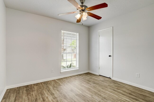 Building Photo - 5613 Armstrong