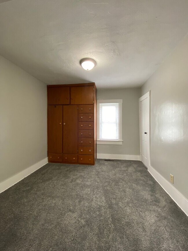 Building Photo - 615 W Wilkinson St