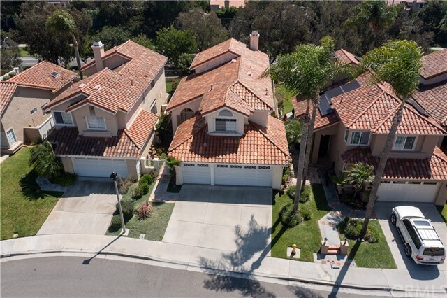 Building Photo - 24 Amarante