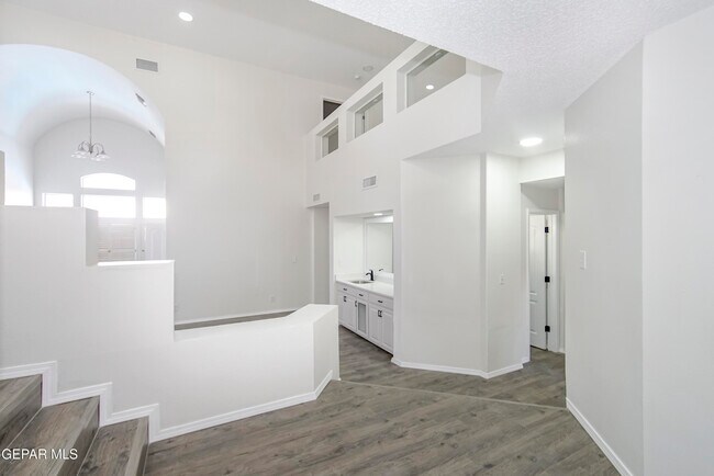 Building Photo - 6529 Jim De Groat Dr