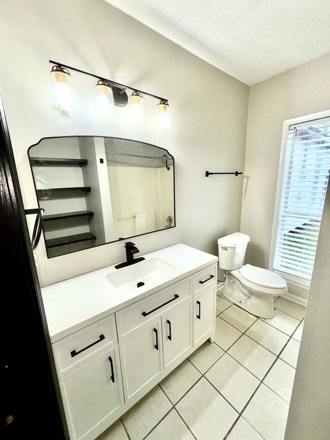 Building Photo - 5313 Johnwood- Valley View-Move In Ready!