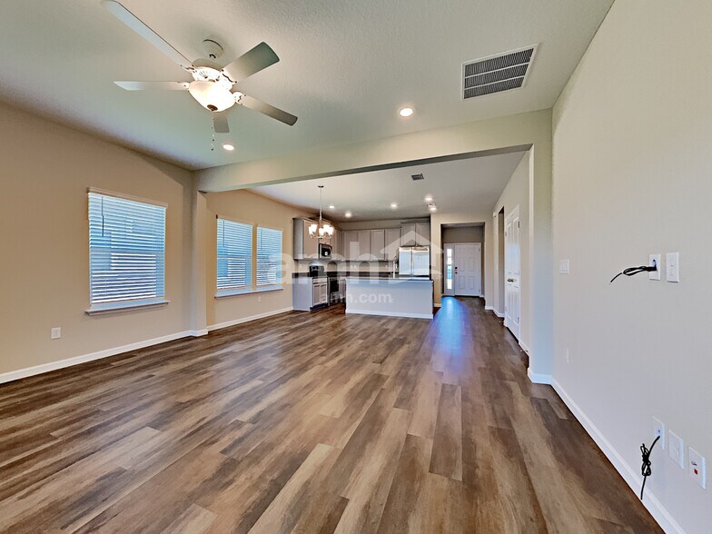 Building Photo - 300 Anastasia Park Rd