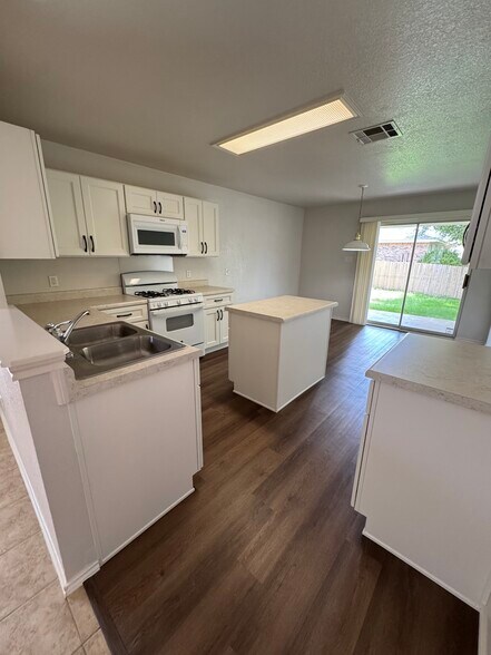 Building Photo - 1404 Carriage Hills Trl