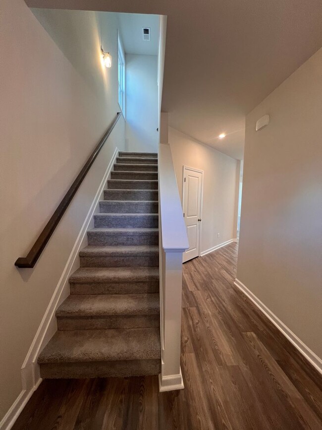 Building Photo - 828 Justify Lp