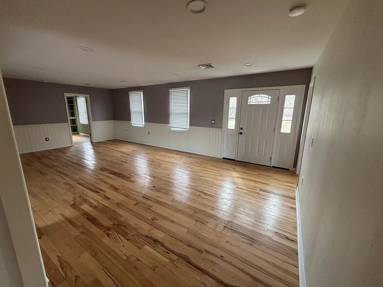 Building Photo - 7 Berry Rd