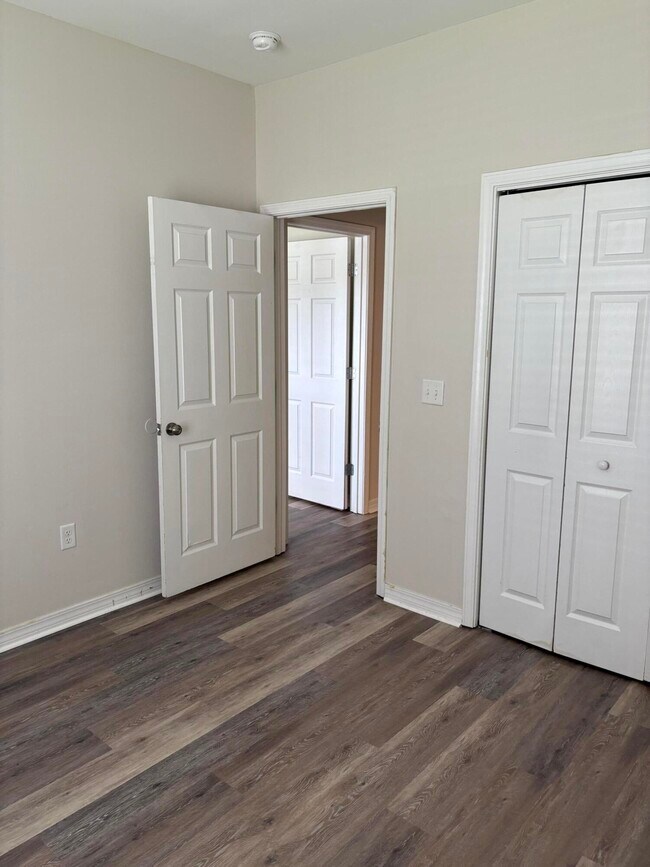 Building Photo - 214 Ladue Ave