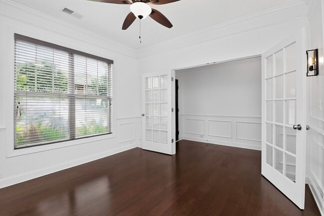 Building Photo - 549 Daventry Ct