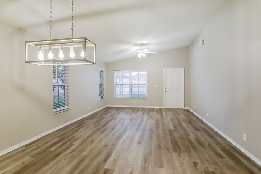 Building Photo - 16203 10th St