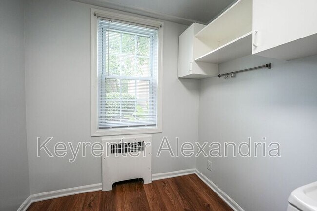 Building Photo - 206 N George Mason Dr