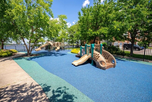 Building Photo - 13 McMartin Ct