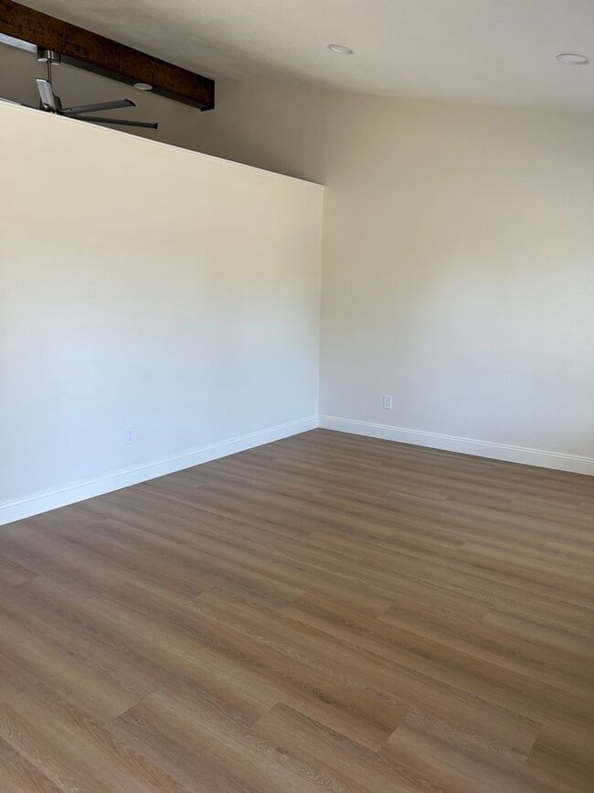 Building Photo - Smart Home