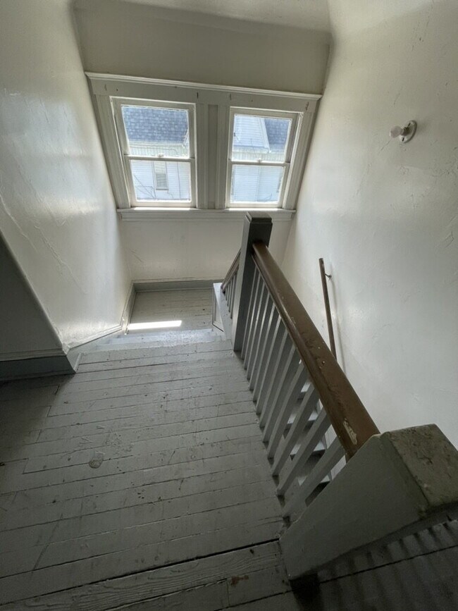 Building Photo - "4-Bed Home with spacious rooms in Wilkes Barre!"