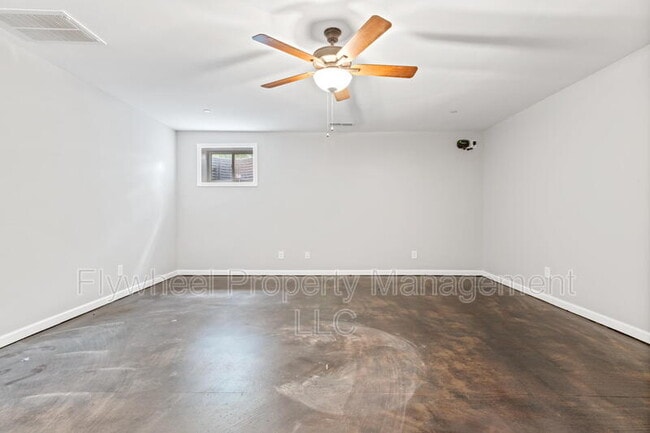 Building Photo - 2645a Bell St