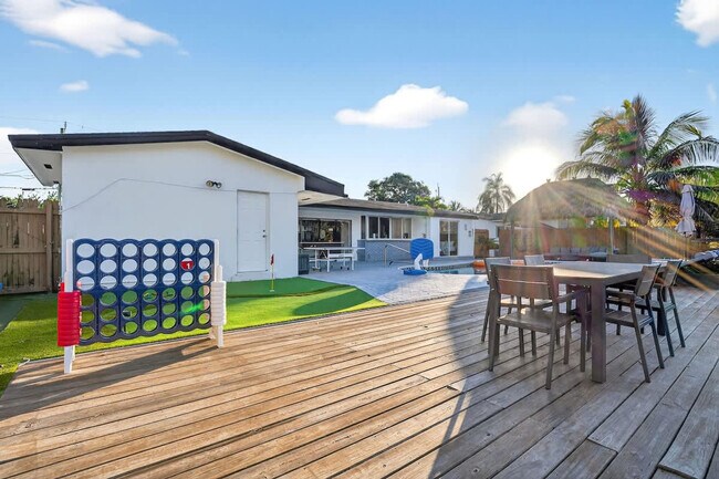 Building Photo - 2365 NE 195th St