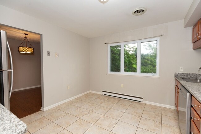 Building Photo - 4 Bed, 2.5 Bath Single Family Home in Winc...