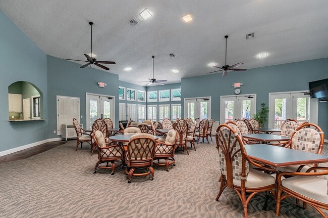 Building Photo - 1011 S Pointe Alexis Dr