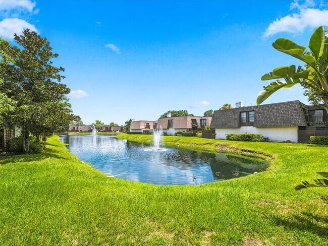 Building Photo - 15446 E Pond Woods Dr
