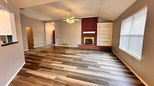 Building Photo - 17316 Valley Crst