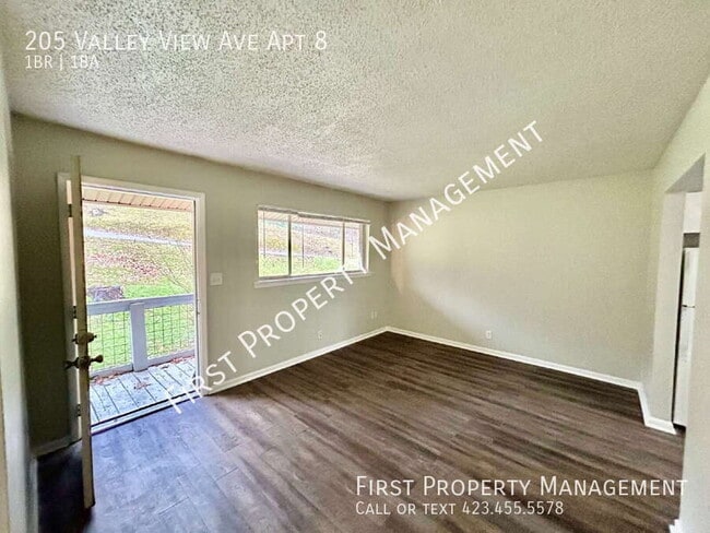 Building Photo - 205 Valley View Ave