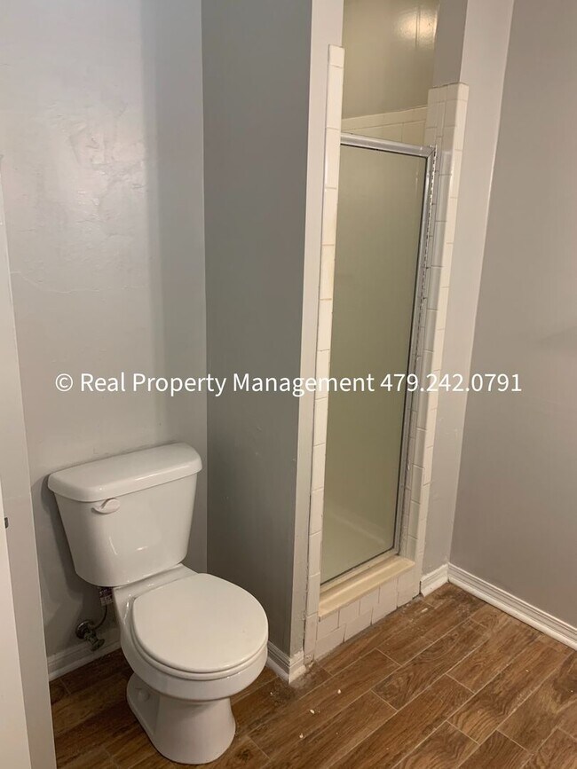 Building Photo - RENT READY! Charming 3 bed 2 bath home in the Eastside of Fort Smith!