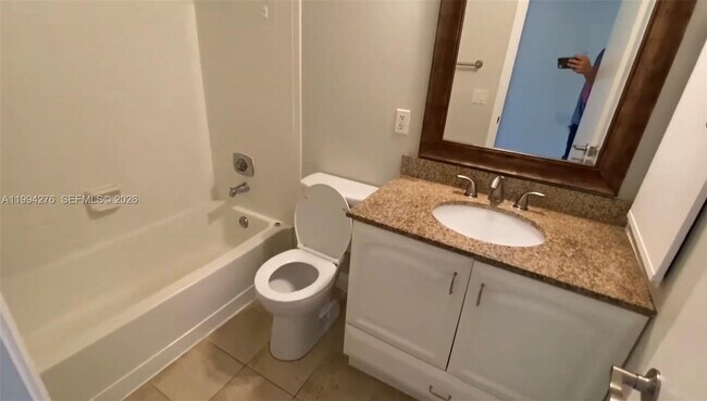 Building Photo - 1261 SW 46th Ave