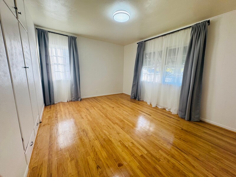 Building Photo - 10609 Mountain View Ave