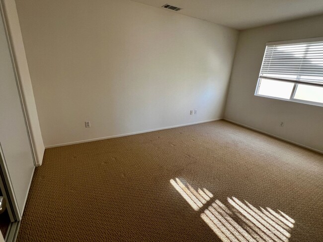 Building Photo - Spacious 4-Bedroom Murrieta Home with Loft & 3-Car Garage