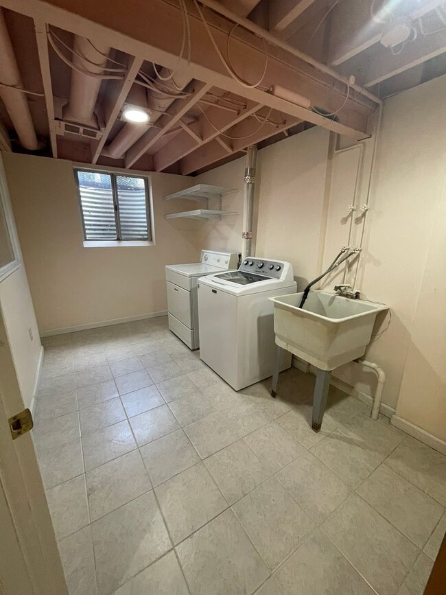 Building Photo - Updated End-Unit Condo in Earhart Village – Prime Location!