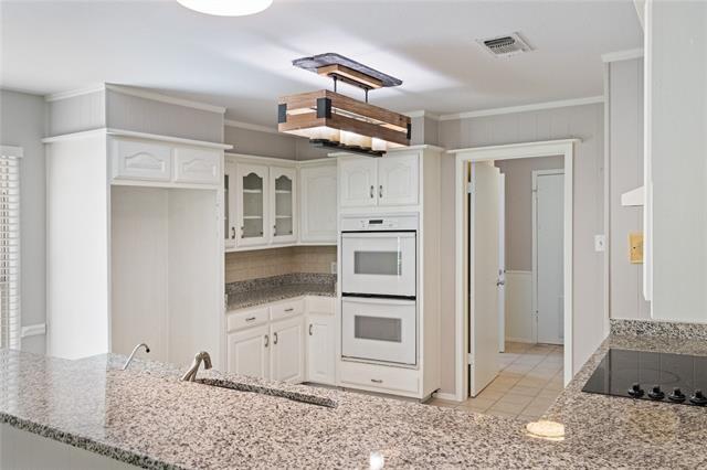 Building Photo - 7636 Skylake Dr