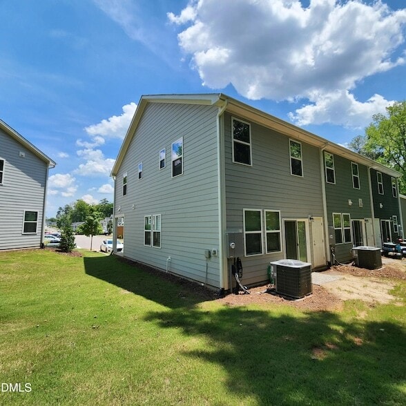 Building Photo - 3000 Spline Cir