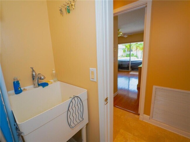 Building Photo - 20107 Ocean Key Dr